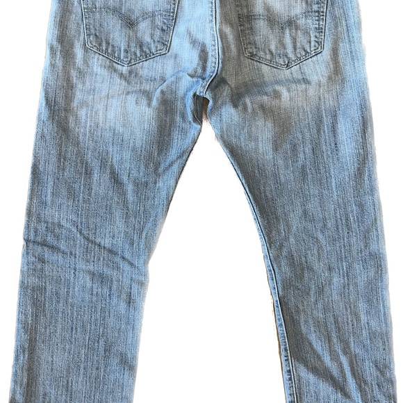 Levi brand 33 inch waist by 32 inch length - Picture 3 of 4